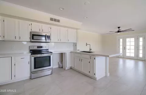Kitchen - 35019 N Central Ave, Phoenix, AZ 85086 photo 2 of 3