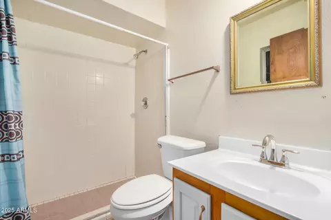 Bath - 6430 W Thomas Rd, Phoenix, AZ 85033 photo 1 of 2