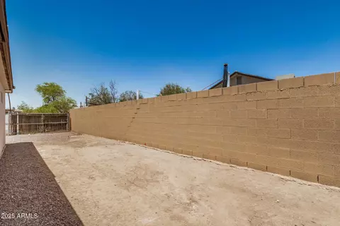 Exterior - 6430 W Thomas Rd, Phoenix, AZ 85033 photo 3 of 4