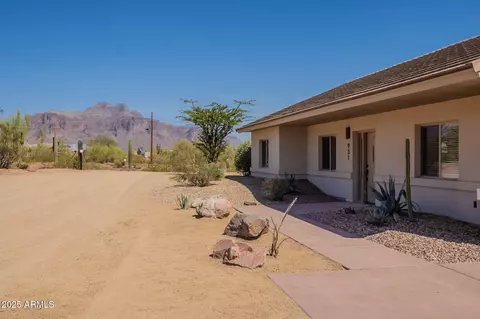 931 E Whiteley St, Apache Junction, AZ 85119