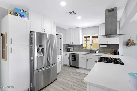 Kitchen - 1615 E Roma Ave, Phoenix, AZ 85016 photo 2 of 5