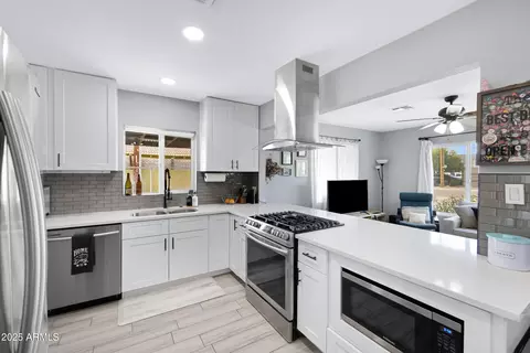 Kitchen - 1615 E Roma Ave, Phoenix, AZ 85016 photo 4 of 5