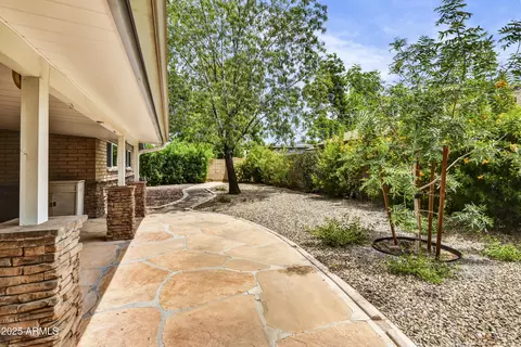 Exterior - 8749 N 11th Ave, Phoenix, AZ 85021 photo 5 of 6