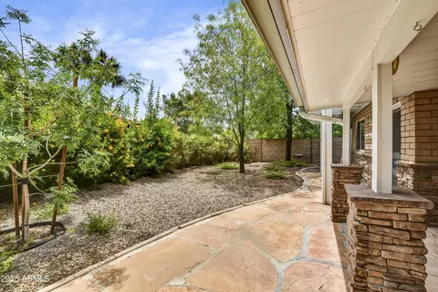 Exterior - 8749 N 11th Ave, Phoenix, AZ 85021 photo 4 of 6