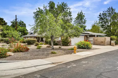 Exterior - 8749 N 11th Ave, Phoenix, AZ 85021 photo 1 of 6