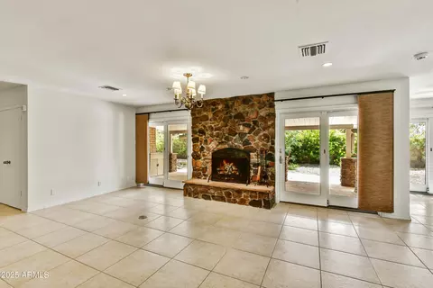 Living - 8749 N 11th Ave, Phoenix, AZ 85021 photo 3 of 3