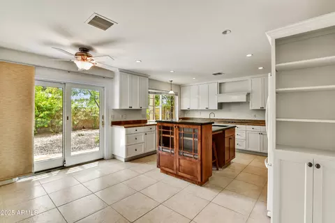 Kitchen - 8749 N 11th Ave, Phoenix, AZ 85021 photo 2 of 4
