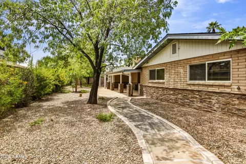 Exterior - 8749 N 11th Ave, Phoenix, AZ 85021 photo 3 of 6
