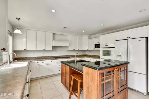 Kitchen - 8749 N 11th Ave, Phoenix, AZ 85021 photo 4 of 4