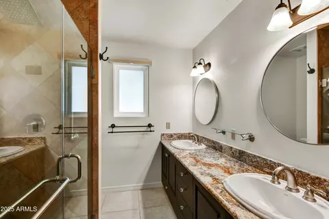 Bath - 8749 N 11th Ave, Phoenix, AZ 85021 photo 1 of 2