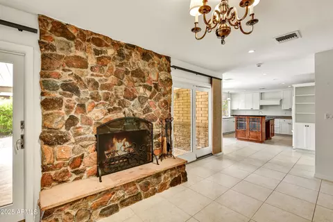 Living - 8749 N 11th Ave, Phoenix, AZ 85021 photo 1 of 3