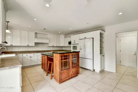 Kitchen - 8749 N 11th Ave, Phoenix, AZ 85021 photo 3 of 4