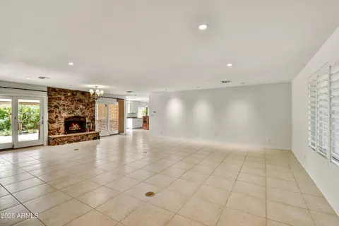 Living - 8749 N 11th Ave, Phoenix, AZ 85021 photo 2 of 3