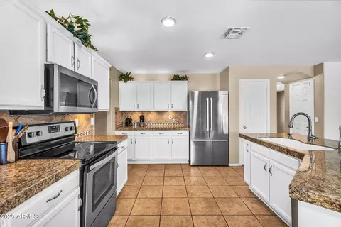 Kitchen - 3786 S Chaparral Rd, Apache Junction, AZ 85119 photo 5 of 7