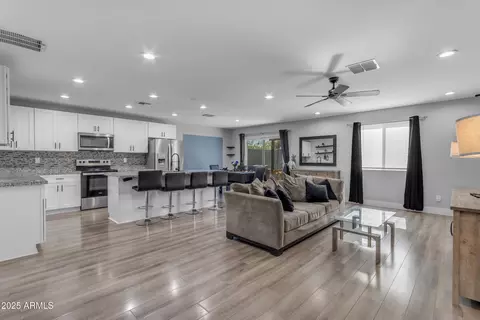 4732 S 38th Gln, Phoenix, AZ 85041 photo 8