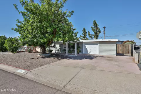 11815 N 112th Dr, Youngtown, AZ 85363
