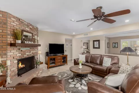 410 E Beck Ln, Phoenix, AZ 85022 photo 9