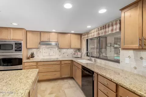 410 E Beck Ln, Phoenix, AZ 85022 photo 13