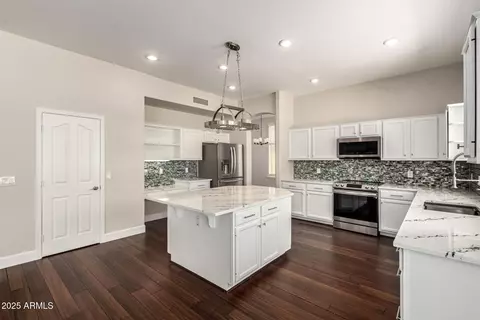 Kitchen - 3132 E Wildwood Dr, Phoenix, AZ 85048 photo 4 of 6