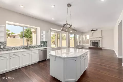 Kitchen - 3132 E Wildwood Dr, Phoenix, AZ 85048 photo 5 of 6