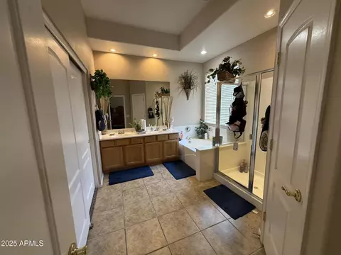 Bath - 2014 N 93rd Dr, Phoenix, AZ 85037 photo 1 of 1