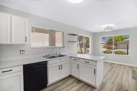 2625 E Beverly Rd, Phoenix, AZ 85042 photo 11