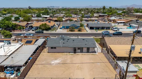 View/Area - 927 E Greenway Rd, Phoenix, AZ 85042 photo 4 of 9
