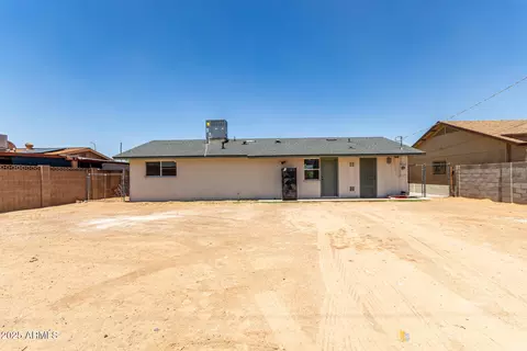 Exterior - 927 E Greenway Rd, Phoenix, AZ 85042 photo 3 of 4