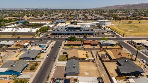 View/Area - 927 E Greenway Rd, Phoenix, AZ 85042 photo 9 of 9