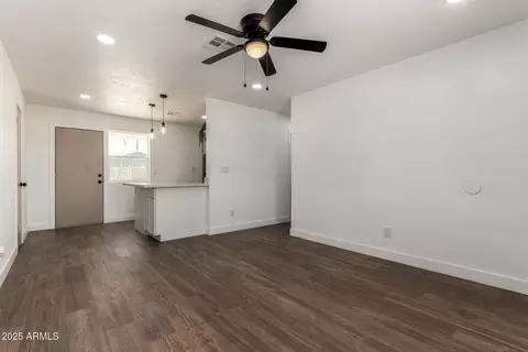 Living - 927 E Greenway Rd, Phoenix, AZ 85042 photo 2 of 2