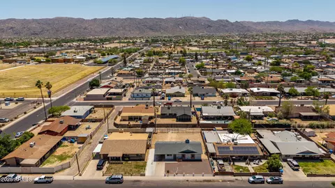 View/Area - 927 E Greenway Rd, Phoenix, AZ 85042 photo 8 of 9