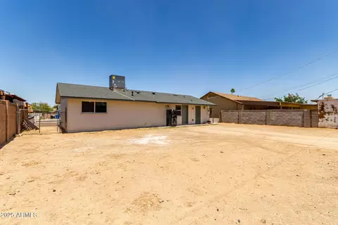 Exterior - 927 E Greenway Rd, Phoenix, AZ 85042 photo 4 of 4