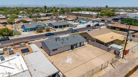 View/Area - 927 E Greenway Rd, Phoenix, AZ 85042 photo 3 of 9
