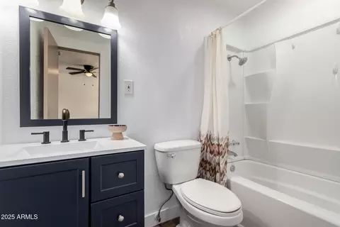 Bath - 927 E Greenway Rd, Phoenix, AZ 85042 photo 2 of 2