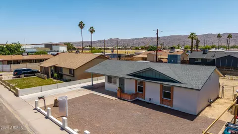 View/Area - 927 E Greenway Rd, Phoenix, AZ 85042 photo 1 of 9