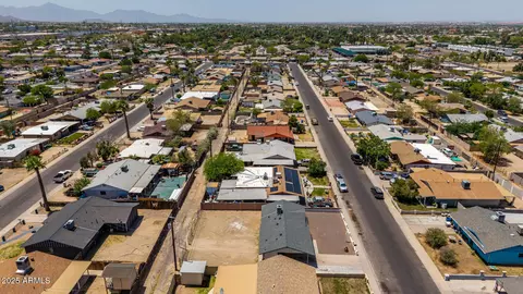 View/Area - 927 E Greenway Rd, Phoenix, AZ 85042 photo 7 of 9