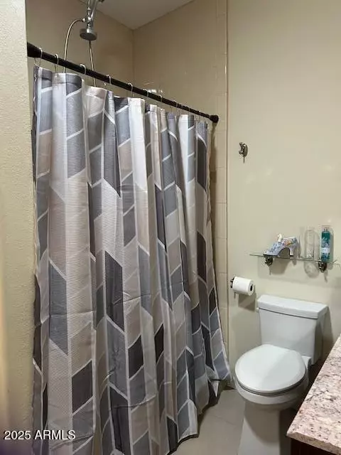 Bath - 1402 E Wescott Dr, Phoenix, AZ 85024 photo 2 of 3