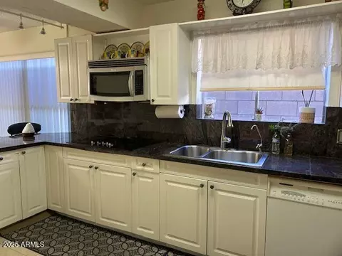 Kitchen - 1402 E Wescott Dr, Phoenix, AZ 85024 photo 3 of 3