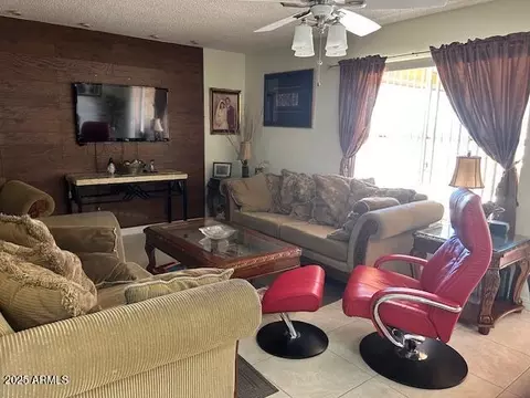 Living - 1402 E Wescott Dr, Phoenix, AZ 85024 photo 2 of 4