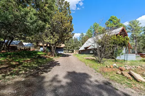 3219 N Pinewood Dr, Pine, AZ 85544