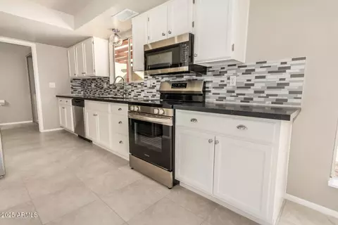 Kitchen - 529 E Taro Ln, Phoenix, AZ 85024 photo 1 of 3