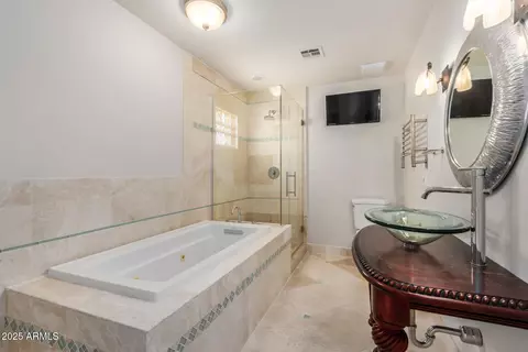 Bath - 529 E Taro Ln, Phoenix, AZ 85024 photo 4 of 5