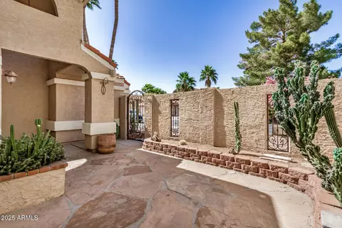 Exterior - 529 E Taro Ln, Phoenix, AZ 85024 photo 3 of 4