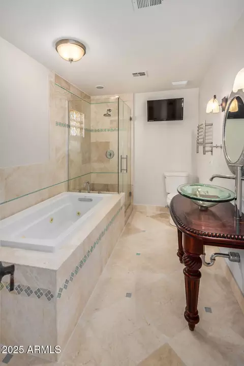 Bath - 529 E Taro Ln, Phoenix, AZ 85024 photo 5 of 5