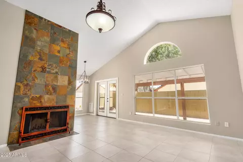Living - 529 E Taro Ln, Phoenix, AZ 85024 photo 1 of 2