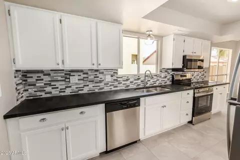 Kitchen - 529 E Taro Ln, Phoenix, AZ 85024 photo 3 of 3