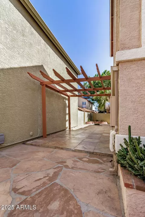 Exterior - 529 E Taro Ln, Phoenix, AZ 85024 photo 4 of 4