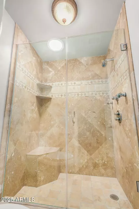 Bath - 529 E Taro Ln, Phoenix, AZ 85024 photo 3 of 5
