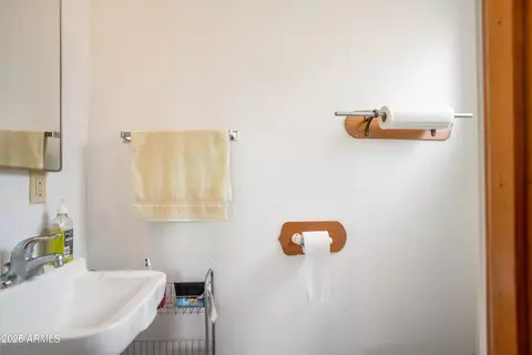 Bath - 316 B St, Bisbee, AZ 85603 photo 1 of 2