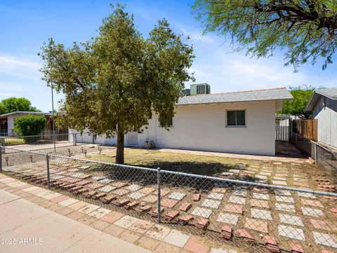 2834 E Michael Dr, Phoenix, AZ 85032 photo 2